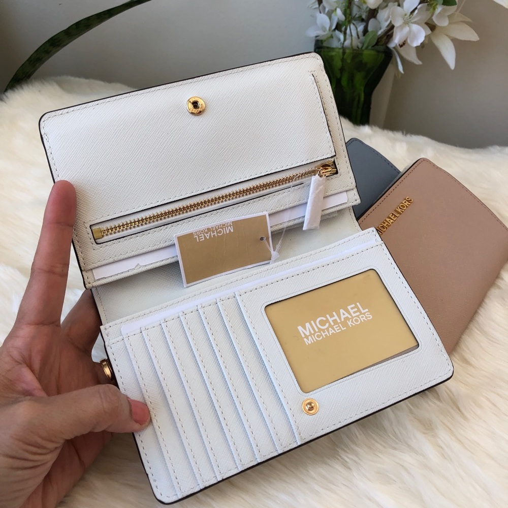 🌹5 of Michael Kors Bifold Wallet 🌹❤️ - Picture 3 of 7